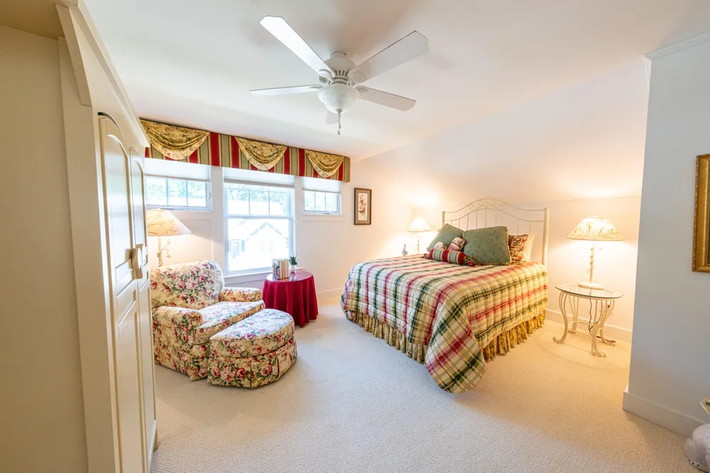 26 Kenneth Street Pentwater, MI 49449