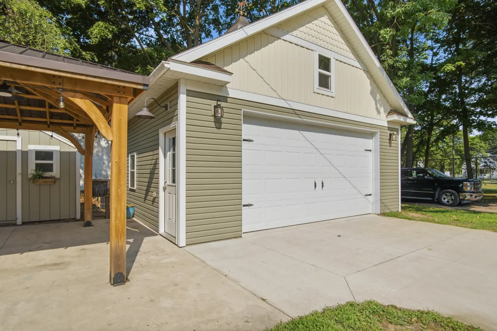 314 E Coffren Avenue Greenville, MI 48838