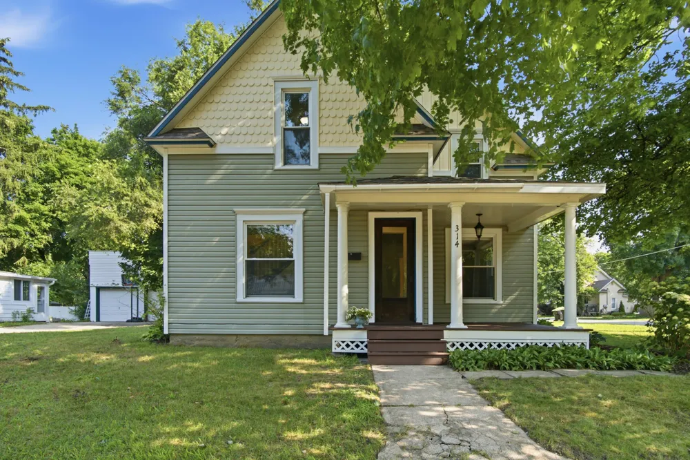 314 E Coffren Avenue Greenville, MI 48838