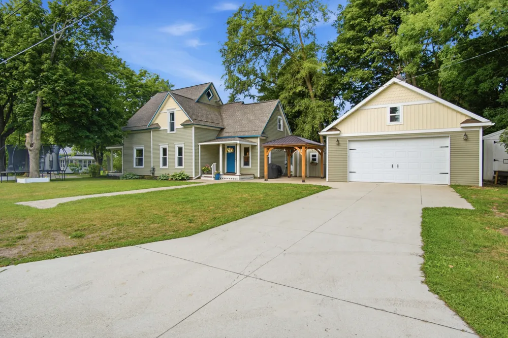314 E Coffren Avenue Greenville, MI 48838