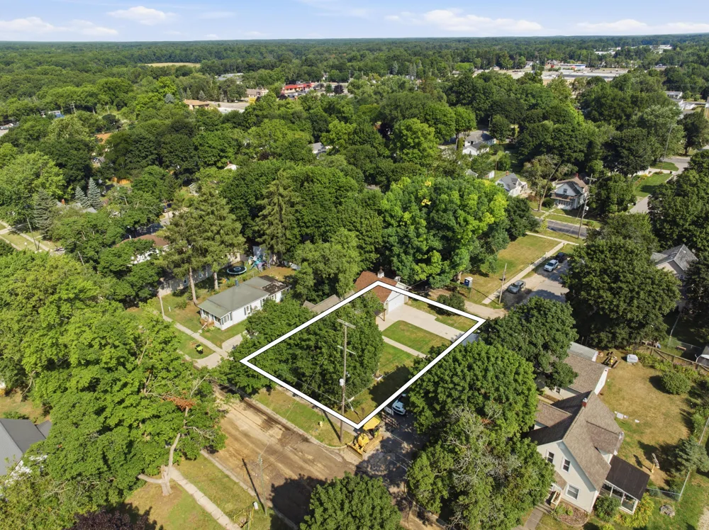 314 E Coffren Avenue Greenville, MI 48838