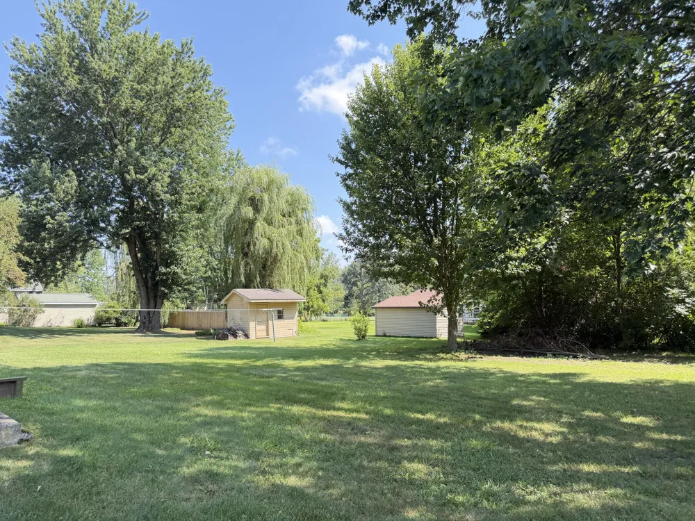 404 Reinberg Avenue Scottville, MI 49454