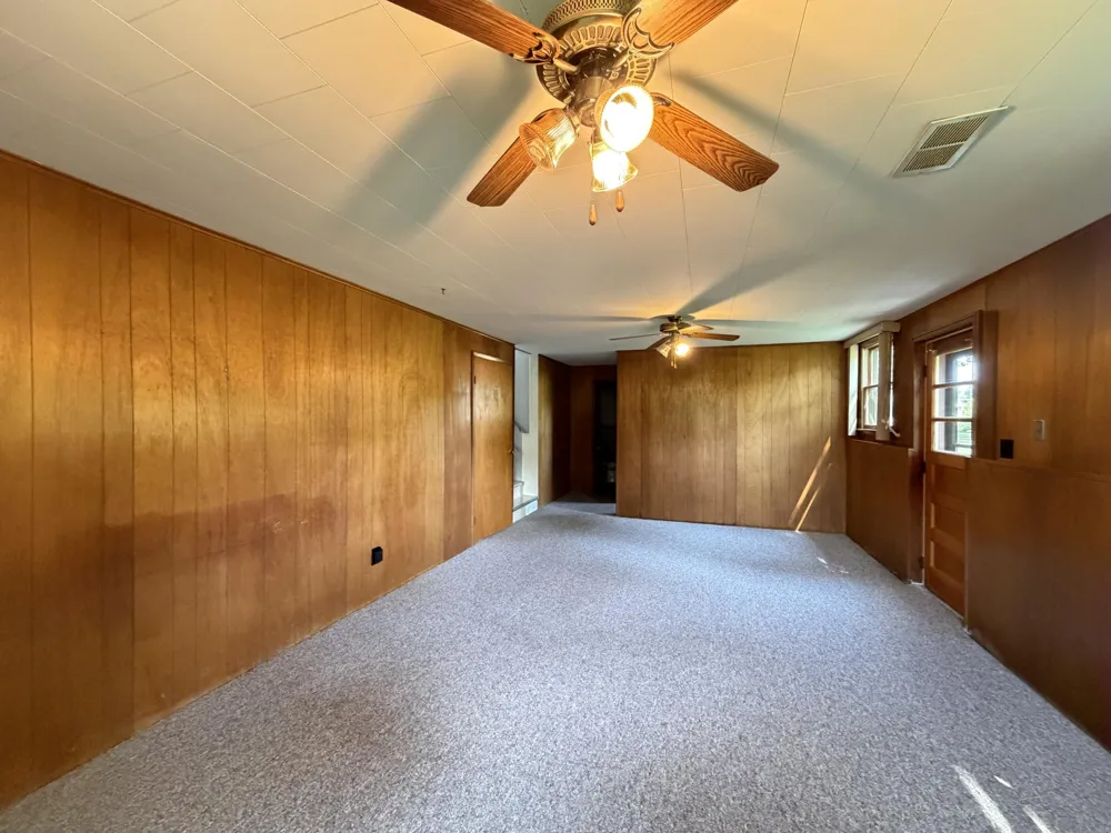 404 Reinberg Avenue Scottville, MI 49454