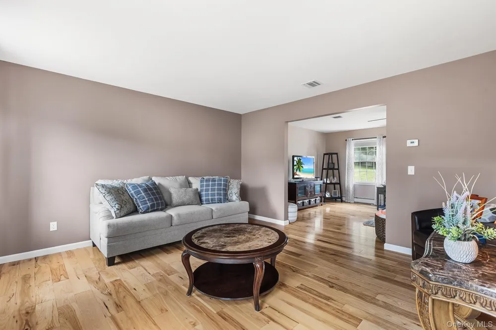 6 Apple Lane Highland, NY 12528