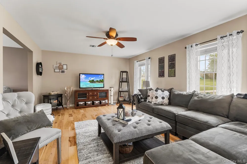 6 Apple Lane Highland, NY 12528