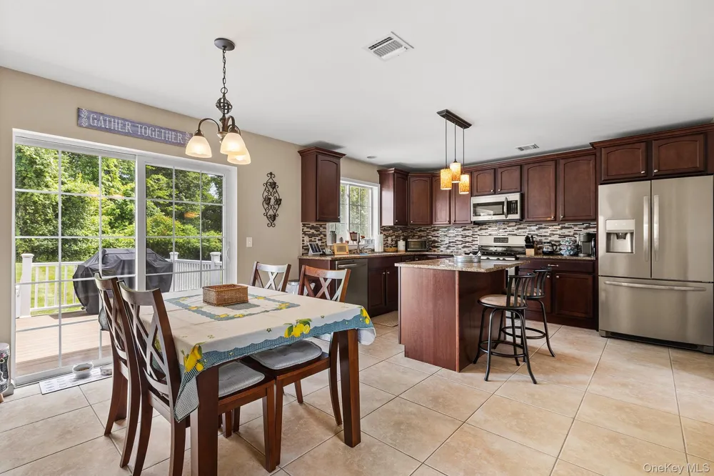 6 Apple Lane Highland, NY 12528