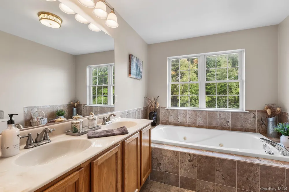 6 Apple Lane Highland, NY 12528