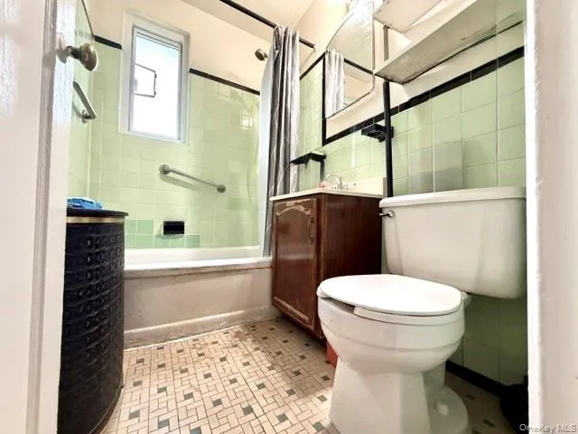 69-29 218th Street #Lower Bayside, NY 11364
