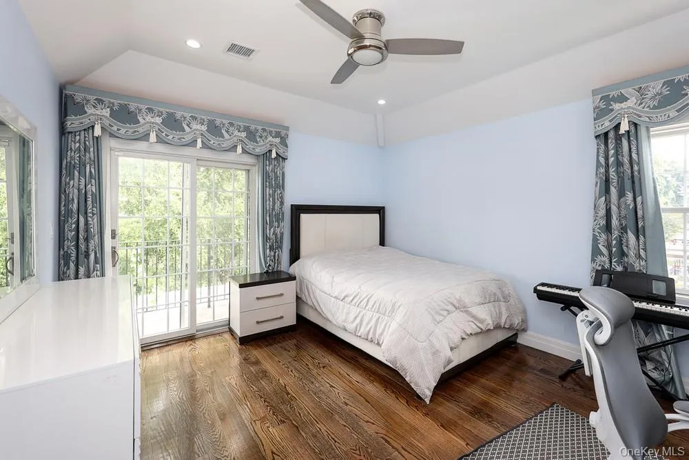 42 Celler Avenue New Hyde Park, NY 11540
