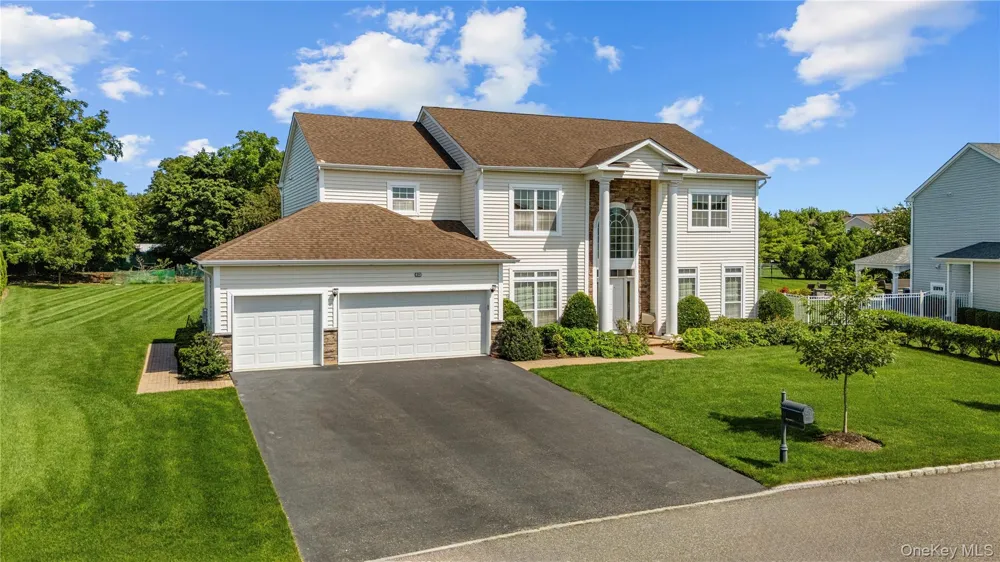 29 Hamlet Woods Drive Saint James, NY 11780