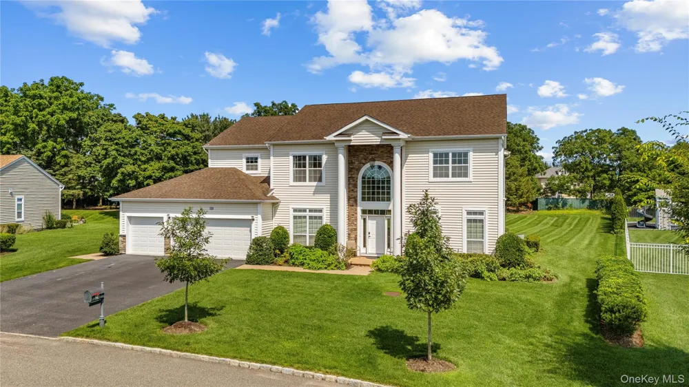 29 Hamlet Woods Drive Saint James, NY 11780