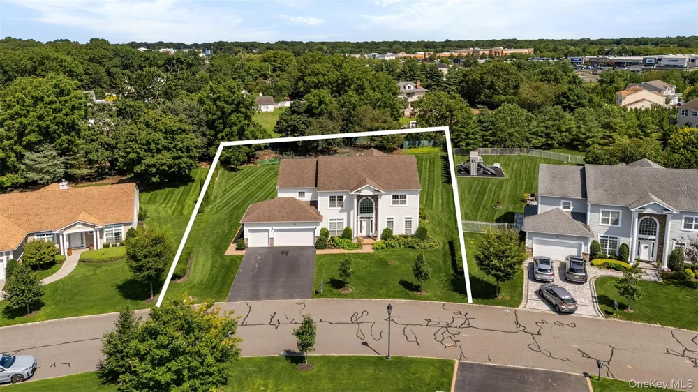 29 Hamlet Woods Drive Saint James, NY 11780