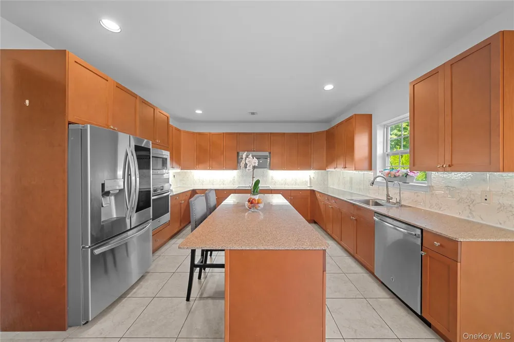 29 Hamlet Woods Drive Saint James, NY 11780