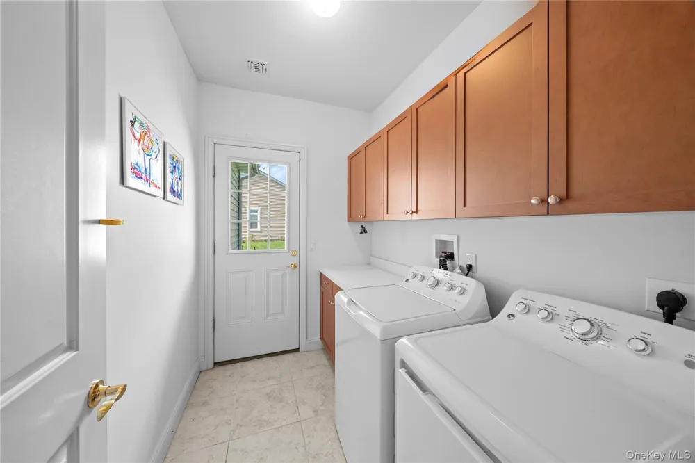 29 Hamlet Woods Drive Saint James, NY 11780