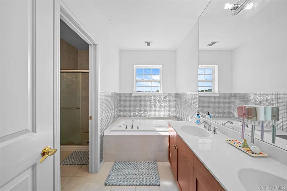 29 Hamlet Woods Drive Saint James, NY 11780