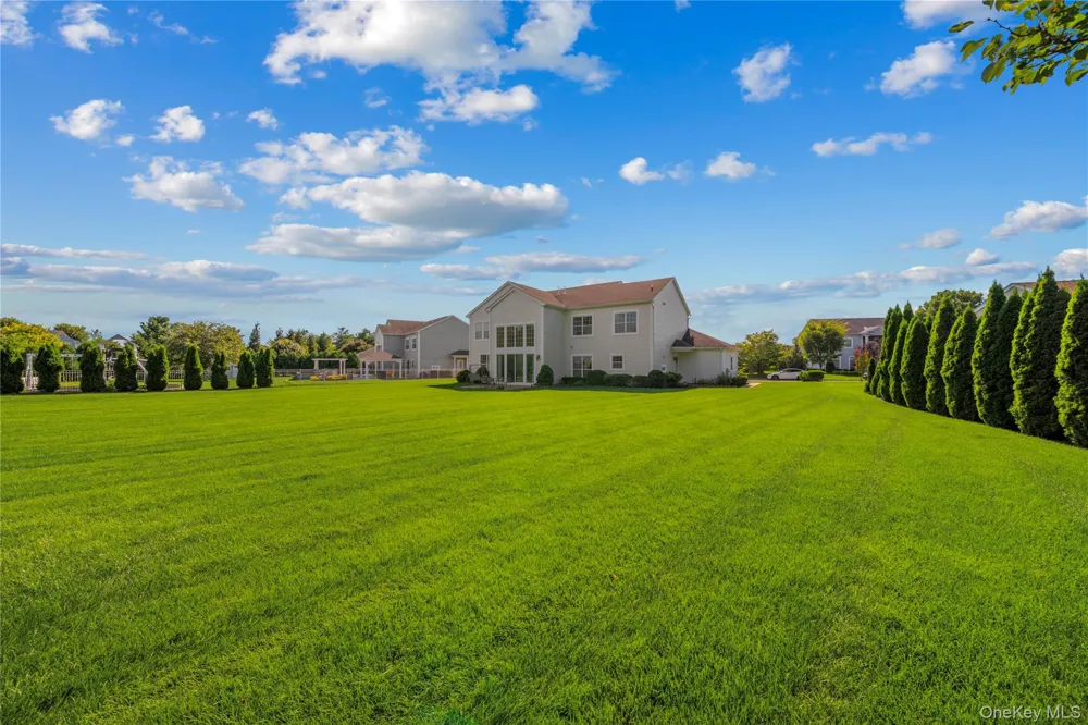 29 Hamlet Woods Drive Saint James, NY 11780