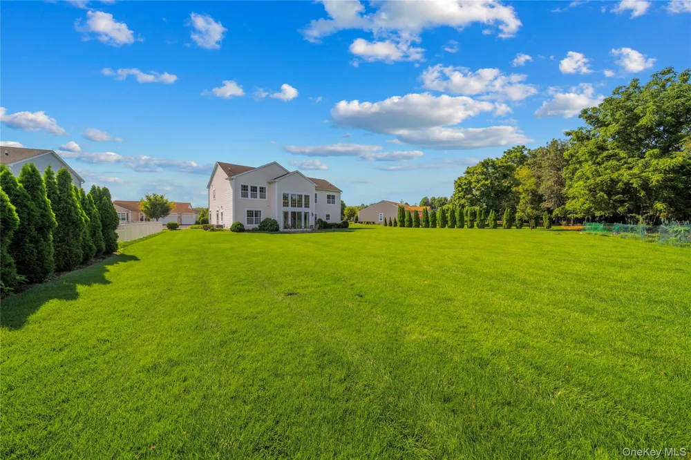 29 Hamlet Woods Drive Saint James, NY 11780