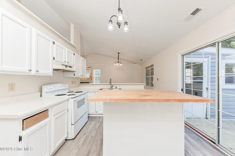 2601 Idlebrook Circle Midway Park, NC 28544