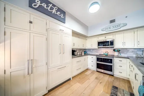 250 NE 3rd Avenue #1502