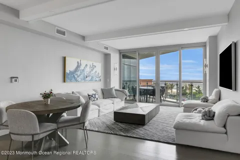 20 Melrose Terrace #206