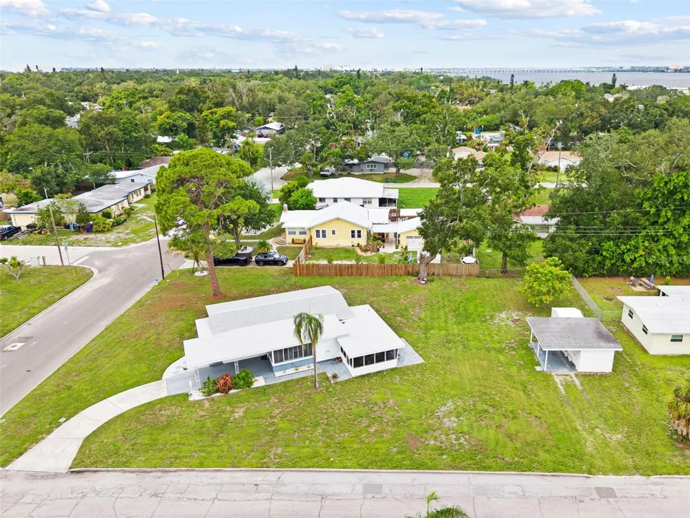 2237 2ND AVENUE E Bradenton, FL 34208
