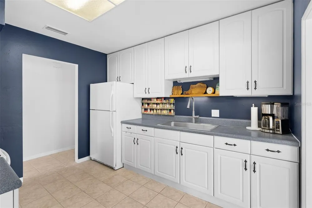 2237 2ND AVENUE E Bradenton, FL 34208