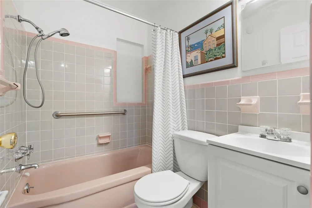 2237 2ND AVENUE E Bradenton, FL 34208