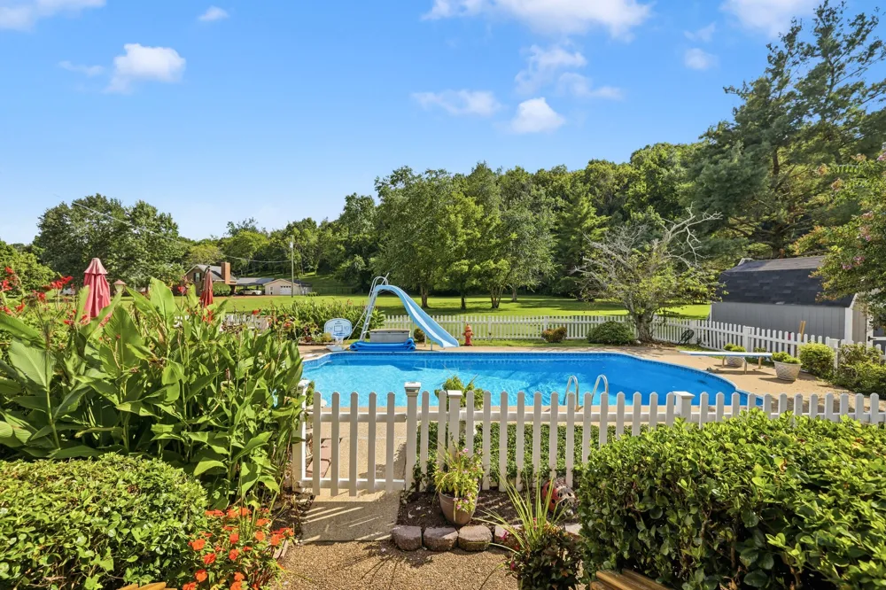 1866 Baker Rd Goodlettsville, TN 37072