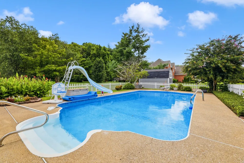 1866 Baker Rd Goodlettsville, TN 37072