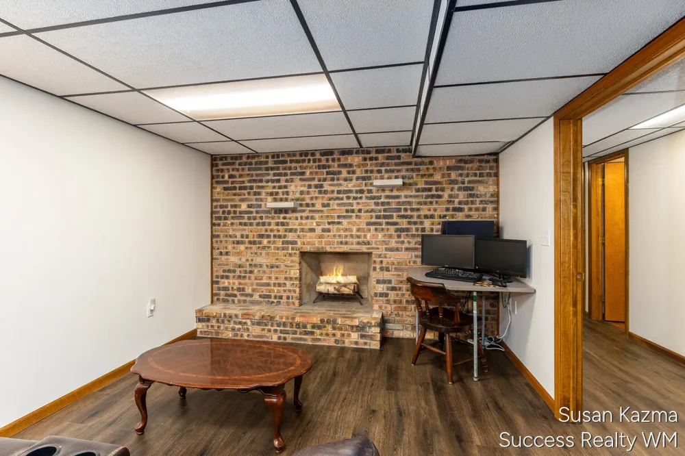 4425 Lucas Drive SW Grandville, MI 49418