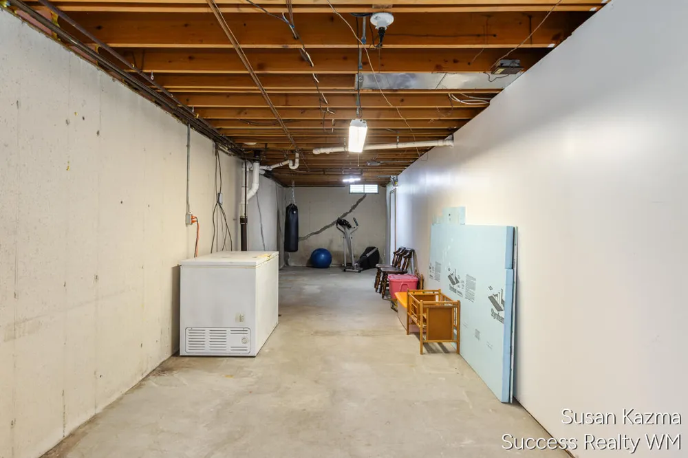 4425 Lucas Drive SW Grandville, MI 49418