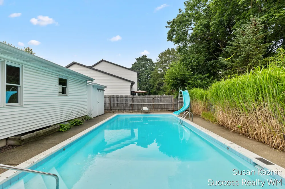 4425 Lucas Drive SW Grandville, MI 49418
