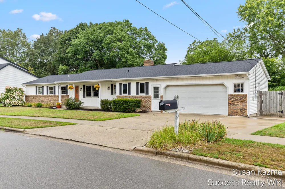 4425 Lucas Drive SW Grandville, MI 49418