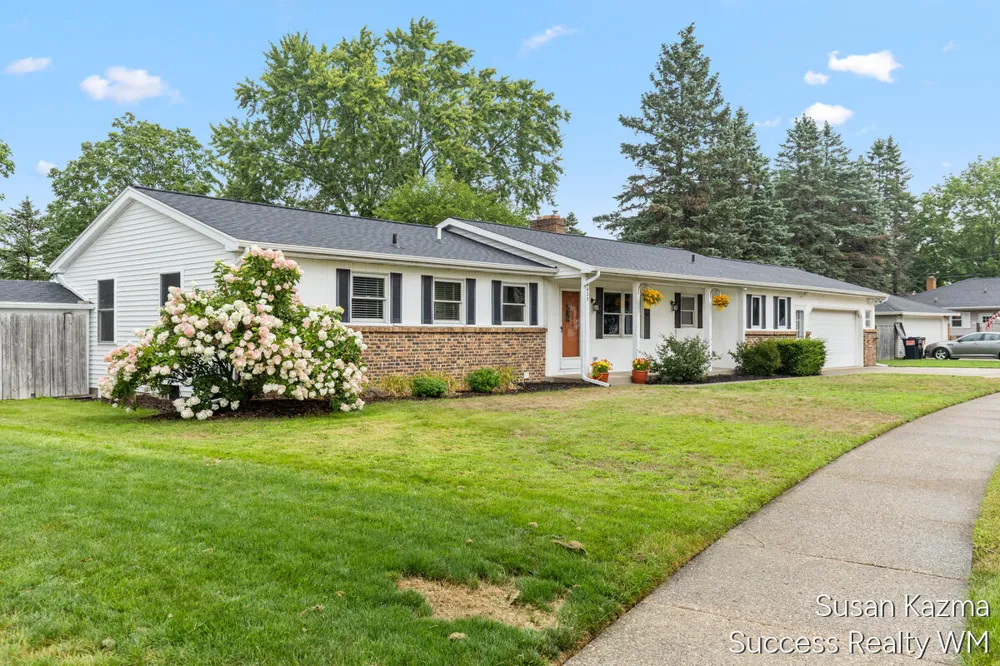4425 Lucas Drive SW Grandville, MI 49418