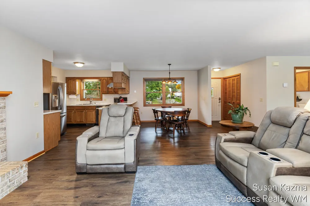 4425 Lucas Drive SW Grandville, MI 49418