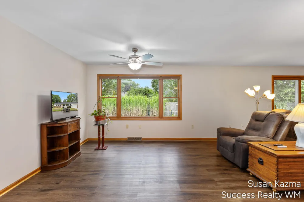 4425 Lucas Drive SW Grandville, MI 49418