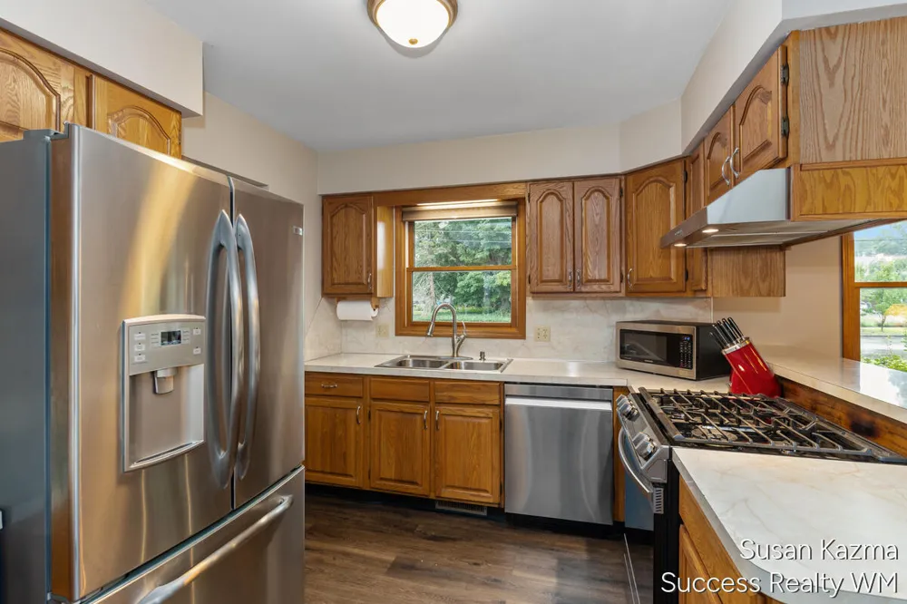 4425 Lucas Drive SW Grandville, MI 49418