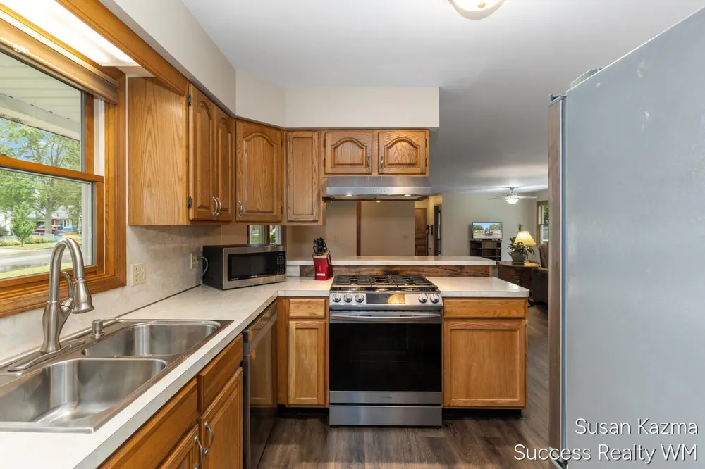 4425 Lucas Drive SW Grandville, MI 49418