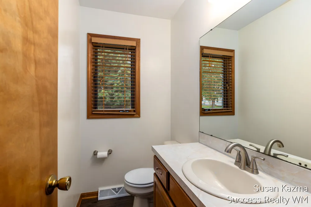 4425 Lucas Drive SW Grandville, MI 49418
