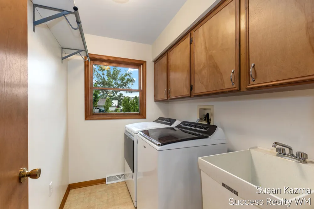4425 Lucas Drive SW Grandville, MI 49418