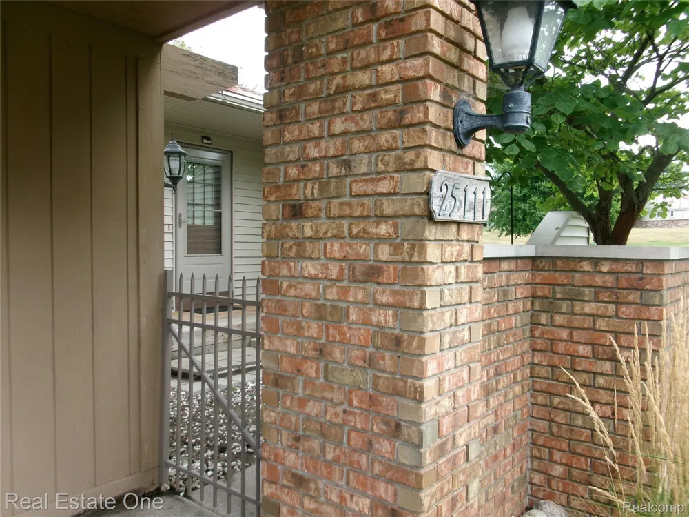 25111 Hamilton Court #6 South Lyon City, MI 48178
