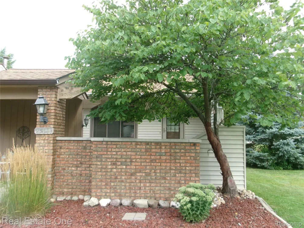 25111 Hamilton Court #6 South Lyon City, MI 48178