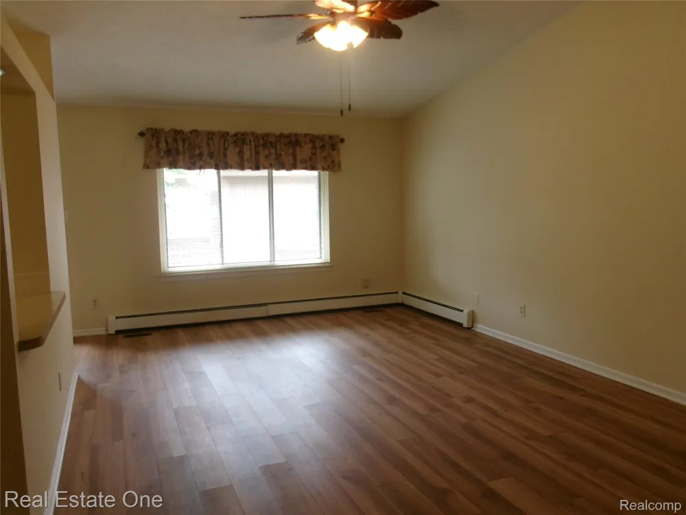 25111 Hamilton Court #6 South Lyon City, MI 48178