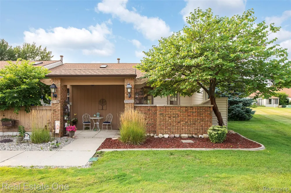 25111 Hamilton Court #6 South Lyon City, MI 48178