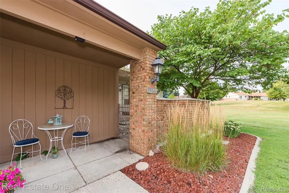25111 Hamilton Court #6 South Lyon City, MI 48178
