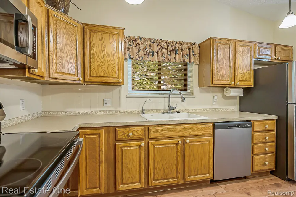 25111 Hamilton Court #6 South Lyon City, MI 48178