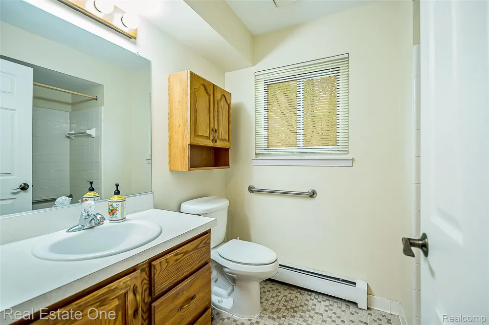 25111 Hamilton Court #6 South Lyon City, MI 48178