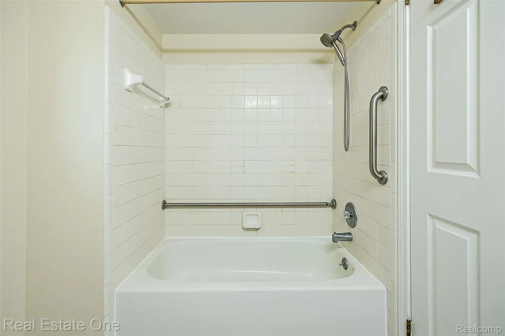 25111 Hamilton Court #6 South Lyon City, MI 48178