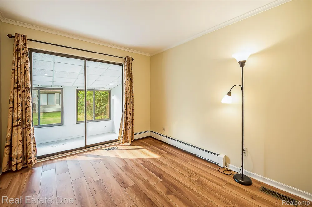 25111 Hamilton Court #6 South Lyon City, MI 48178