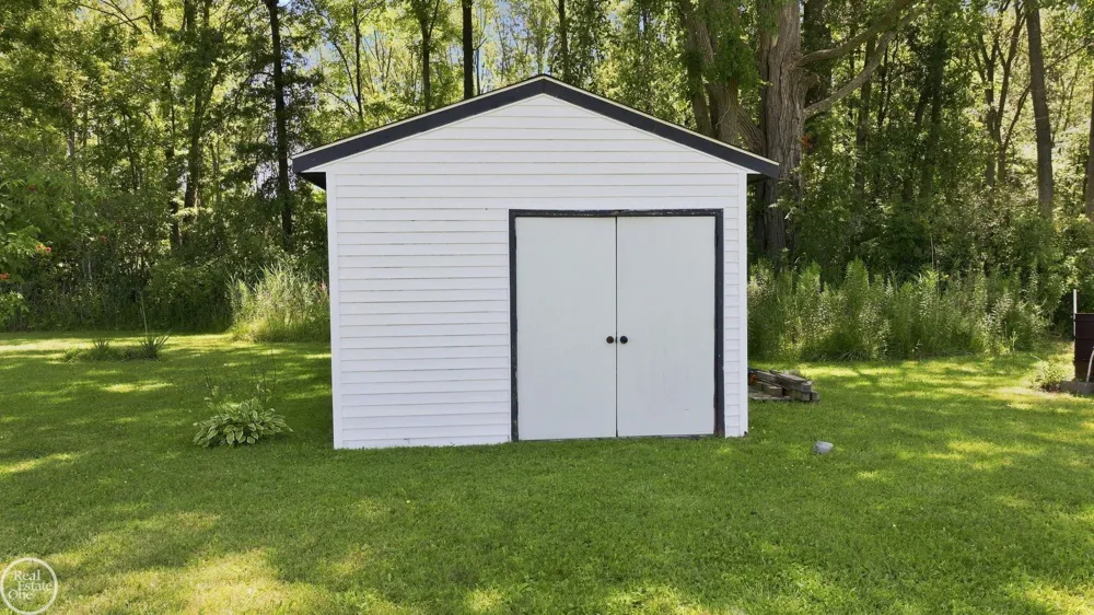 9475 Folkert Road Clay Township, MI 48001